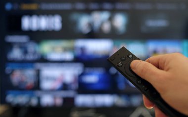 Uzaktan kumanda: TV şovu izlerken alem yapmak