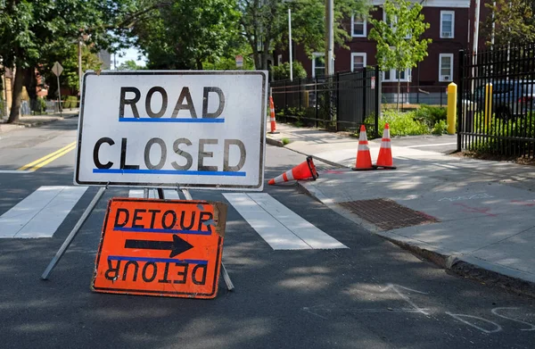 Señal Cierre Carreteras Durante Trabajo Boston Fotos de stock