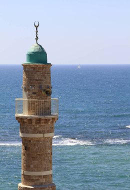 Güneşli bir günde Tel Aviv okyanus manzarası