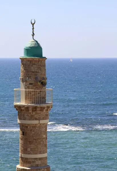 Güneşli bir günde Tel Aviv okyanus manzarası