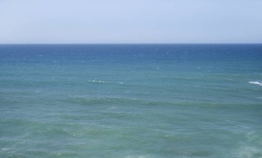 Portekiz, Ericeira sahilinden muhteşem turkuaz su görüldü.