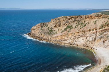 Lizbon 'un güneyinde, Portekiz' in güzel kıyı manzarası