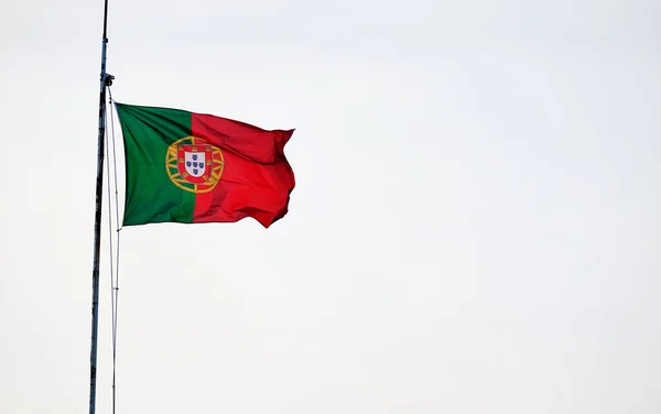 Bandera Portuguesa Ondeando Viento Contra Cielo Despejado —  Fotos de Stock