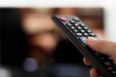 Uzaktan kumanda ve ekran - en sevilen TV dizisini izleme çılgınlığı