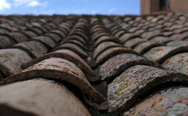 İspanya, Albarracin 'de bir evin çatısına yakın çekim