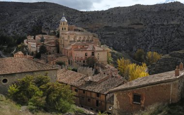 İspanya 'nın Albarracin dağ köyündeki güzel eski mimari ve binalar