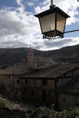 İspanya 'nın Albarracin dağ köyündeki güzel eski mimari ve binalar