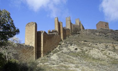İspanya 'nın Albarracin dağ köyünün ortaçağ şehir duvarları