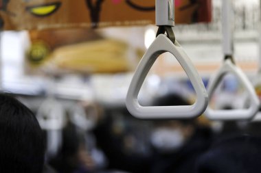 Tokyo, Japonya 'da bir metro treninde.