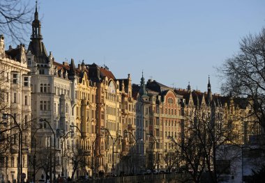 Çek Cumhuriyeti, Prag 'da, altın saat boyunca güzel bina cepheleri