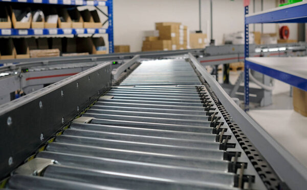 Conveyor belt inside a manufacturing site or distribution warehouse