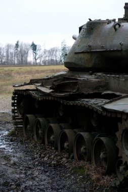 Batı Almanya 'da İkinci Dünya Savaşı' ndan kalma bir tankın kalıntıları.