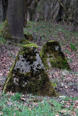 Almanya 'nın batı cephesinde kullanılan tanksavar engellerinin kalıntıları.