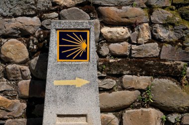 Galiçya 'daki Camino de Santiago hac yolunu işaretle.