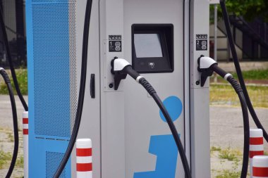 Elektrikli araçların şarj istasyonları.