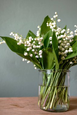 Vazodaki vadinin güzel zambakları.