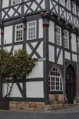 Sonbaharda geleneksel bir Alman kasabası