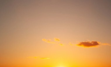 Bulutlu güzel gökyüzü, doğa arka planı