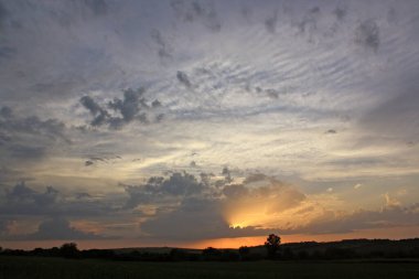 Friuli Venezia Giulia 'nın üzerinde gün batımı