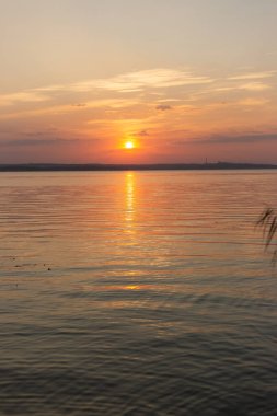 Denizde güzel bir gün batımı