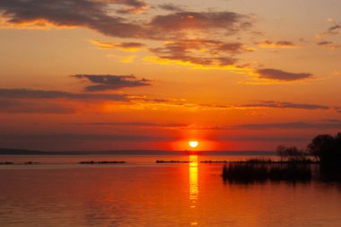 Balaton Gölü 'nde gün batımı