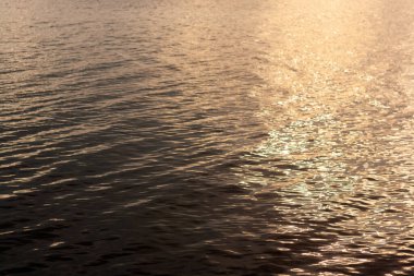 Yansımalı su yüzeyi