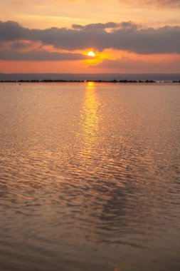 Denizde gün batımı