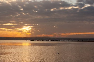 Gölde güzel bir gün batımı