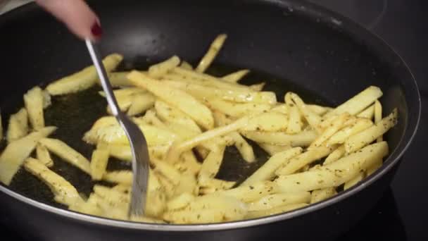 Friture Frites Dans Huile Olive Chaude Maison Cuisine Fermer Vue — Video