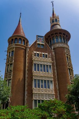 Barselona, İspanyol Casa de les Punxes cephesi. Barcelona Eixample bölgesinde Josep Puig I Kadafalch tarafından tasarlanan Casa Terradas modernist binasının dış görünüşü.