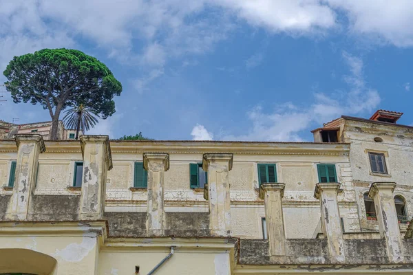 Amalfi Italia Vista Día Del Edificio Tradicional Envejecido Poca Altura — Foto de Stock