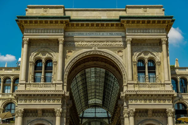Фасад Итальянской Галереи Vittorio Emanuele Площади Piazza Del Duomo Вид — стоковое фото