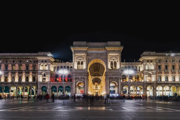 Milaan Italië Februari 2019 Laag Hoekig Breedbeeld Van Verlichte Galleria — Stockfoto