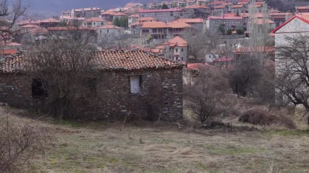Berghütten Traditionelle Dorfsiedlung Mit Steinhäusern Und Roten Ziegeldächern Agios Athanasios — Stockvideo