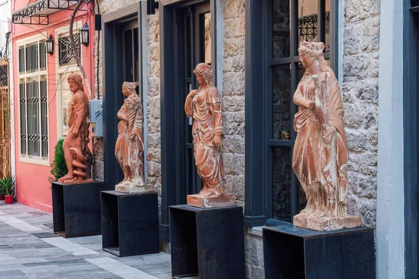 Antiguas Réplicas Estatuas Griegas Tamaño Completo Fuera Fachada Una Tienda — Foto de Stock