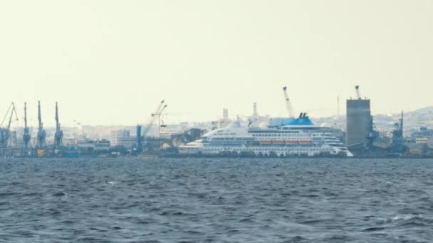Thessaloniki Grekland Juni 2023 Celestyal Crystal Lyxkryssningsfartyg Lämnar Hamnen Thessaloniki — Stockvideo