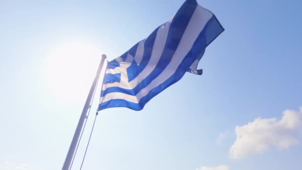 Niedrige Zeitlupe Einer Blau Weißen Griechischen Flagge Mit Einem Kreuz — Stockvideo