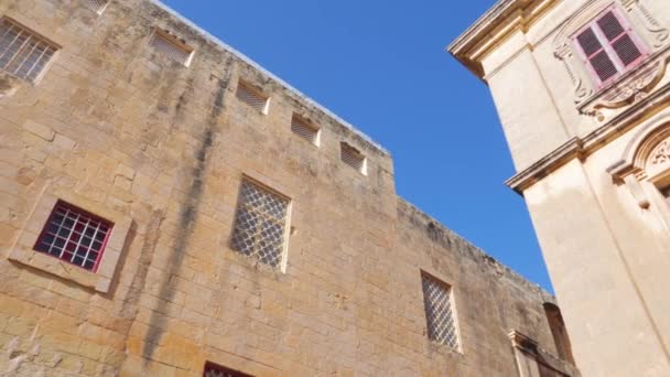 Mdina Malta Dzień Pov Niski Kąt Patelni Tradycyjnych Wapiennych Niskopodłogowych — Wideo stockowe