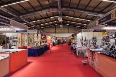 Selanik, Yunanistan - 9 Eylül 2023: 87. Uluslararası TIF fuarının pavyonu içinde, 09-17 Eylül 2023 tarihleri arasında gerçekleşti.