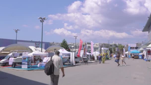 Salónica Grécia Setembro 2023 Visitantes Fora Dos Pavilhões Feira Internacional — Vídeo de Stock