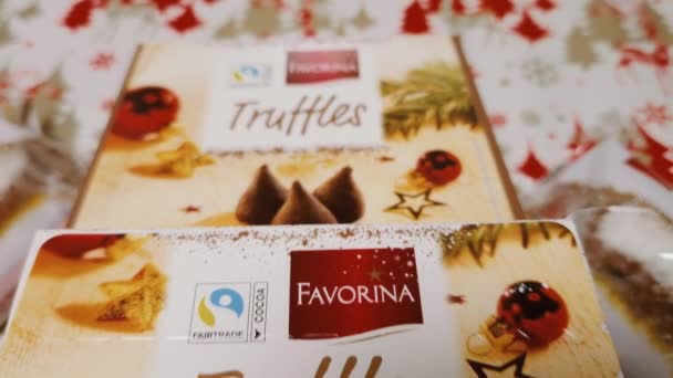 Θεσσαλονίκη Ελλάδα Οκτωβρίου 2023 Χριστουγεννιάτικα Γλυκά Favorina Συμπεριλαμβανομένων Γερμανικών Κέικ — Αρχείο Βίντεο