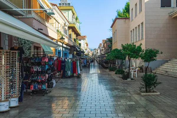 stock image Kefalonia, Greece - July 7 2021: Ionian Island empty pedestrian area with local shops at Argostoli Town.