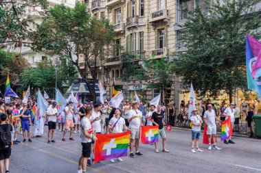 Selanik, Yunanistan - 29 Haziran 2024: EuroPride 2024 Geçit Töreni katılımcıları.