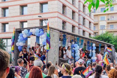 Selanik, Yunanistan - 29 Haziran 2024: EuroPride 2024 Geçit Töreni katılımcıları.