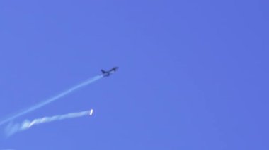 HAF Helenik Hava Kuvvetleri F-16C Blok 52 artı savaş uçağı 28 Ekim 'de düzenlenen Ulusal Oxi Günü geçit töreninde Yunanistan' ın Selanik kentinde yüksek hızda uçuş gösterisi yapıyor..