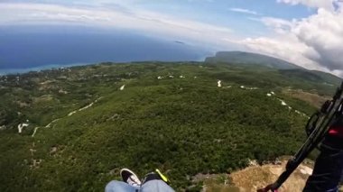 Paragliding tropikal ada okyanusu. Yüksek kalite 4k görüntü