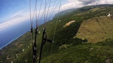 Paragliding tropikal ada okyanusu. Yüksek kalite 4k görüntü