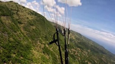 Paragliding tropikal ada okyanusu. Yüksek kalite 4k görüntü