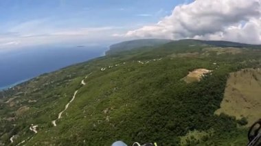Paragliding tropikal ada okyanusu. Yüksek kalite 4k görüntü