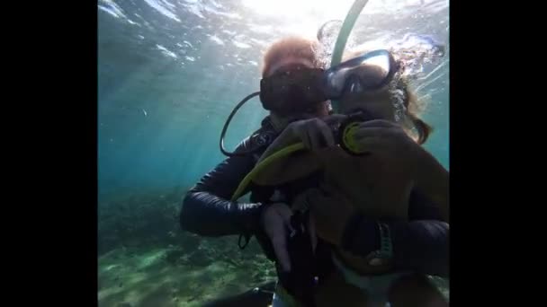 Little Girl Years Old Diving First Time Scuba Gear High — Stock Video